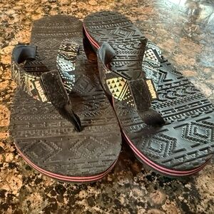 Havaianas Black Flip Flops with Geometric Patterns